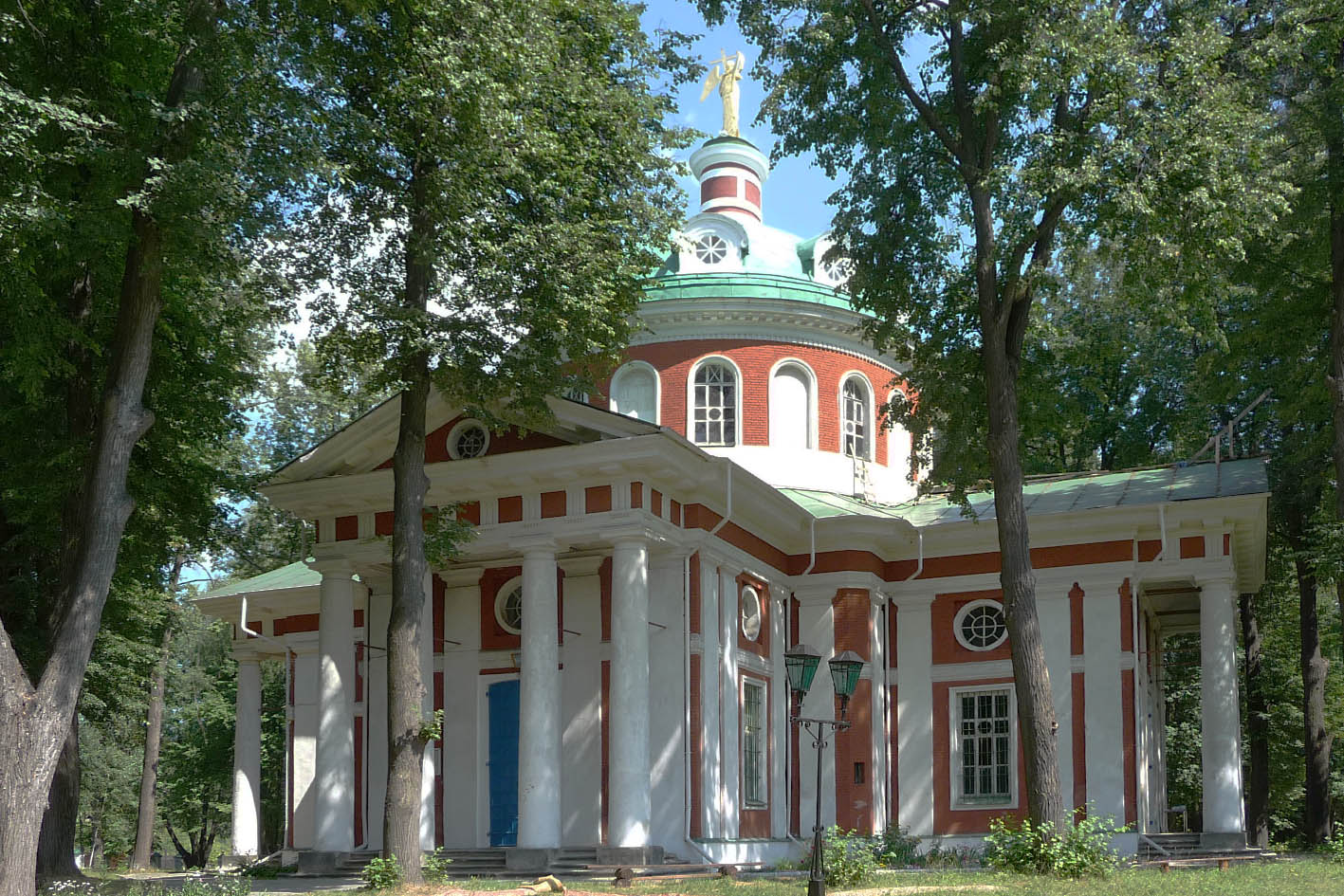 Экскурсия по нашим храмам